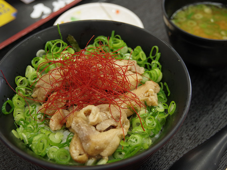 津田の松原SA下りのかしわバター丼