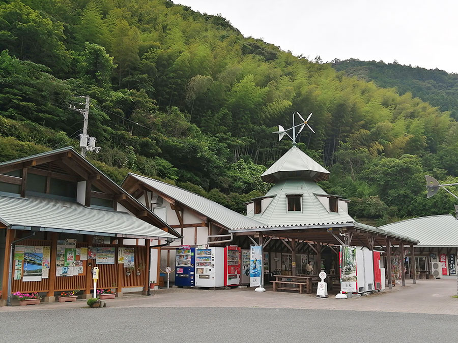 道の駅633美の里の外観