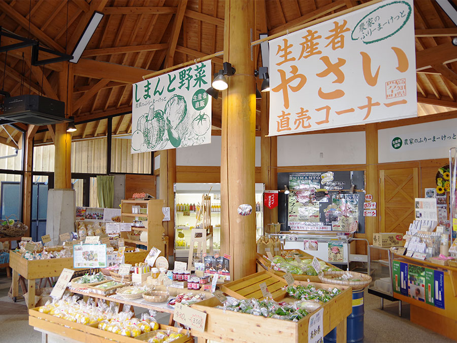 フリーマーケットの店内