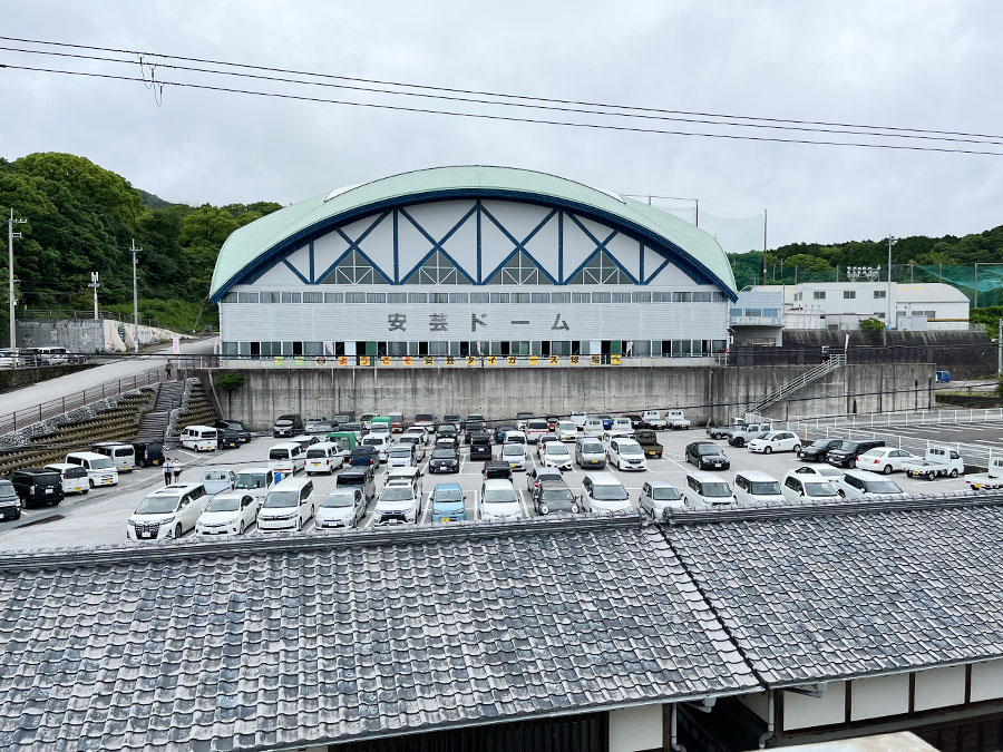 安芸市営球場の駐車場