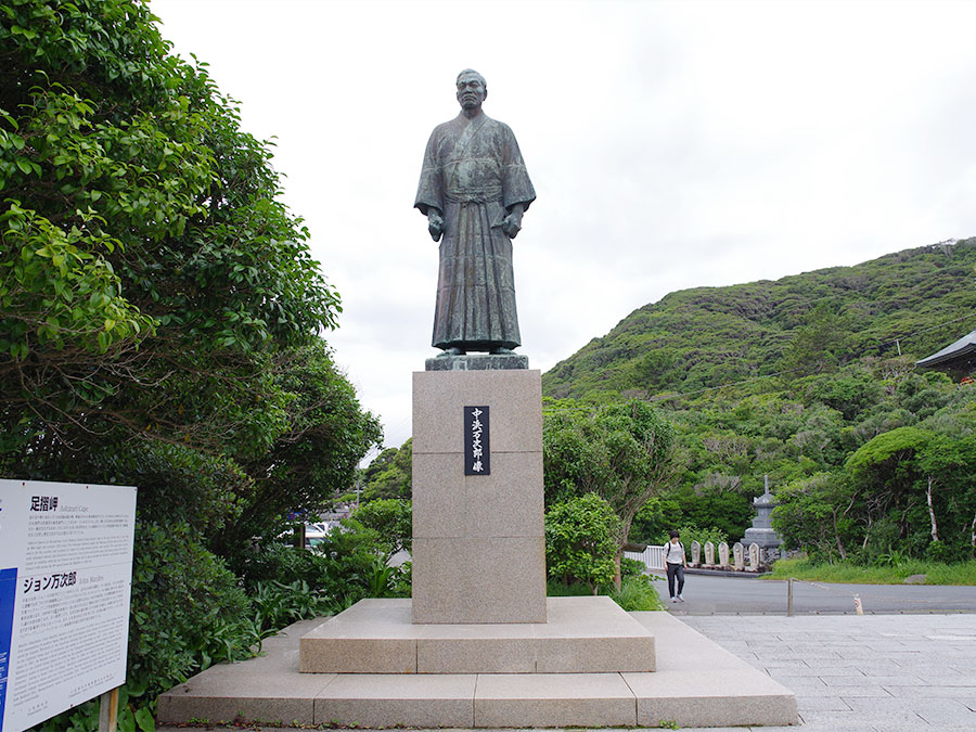 足摺岬の中浜万次郎像