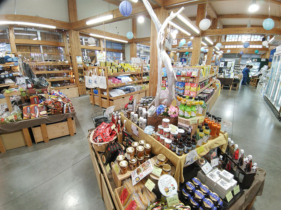 ビオスおおがた物産館の内観