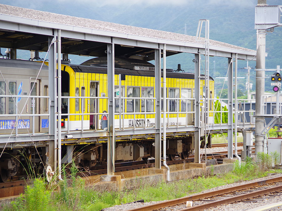 安芸駅の阪神タイガースのラッピング車両