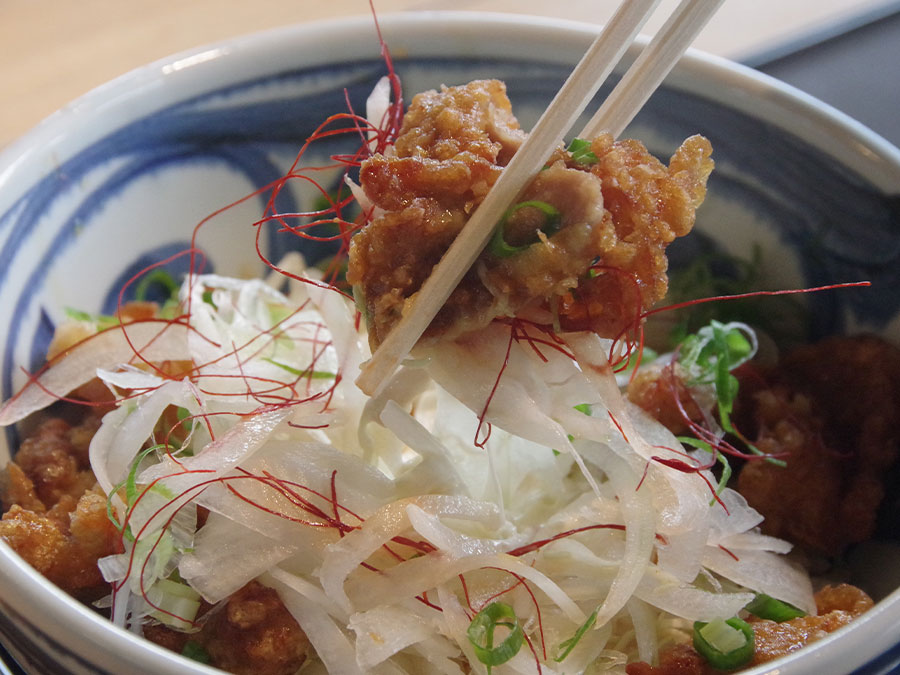 はちきん地鶏の南蛮丼の箸上げ