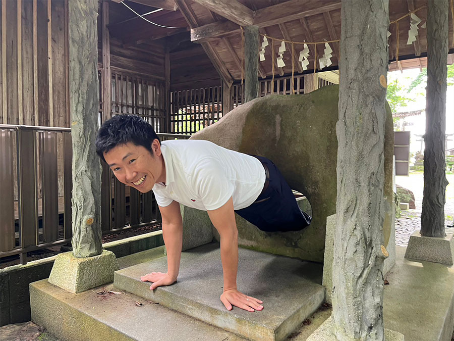 久礼八幡宮の厄ぬけ石