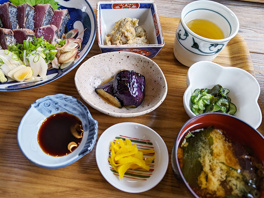 みなと食堂satoのかつおのたたき定食