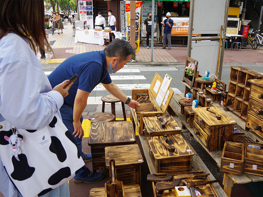 土佐の日曜市でお土産選び