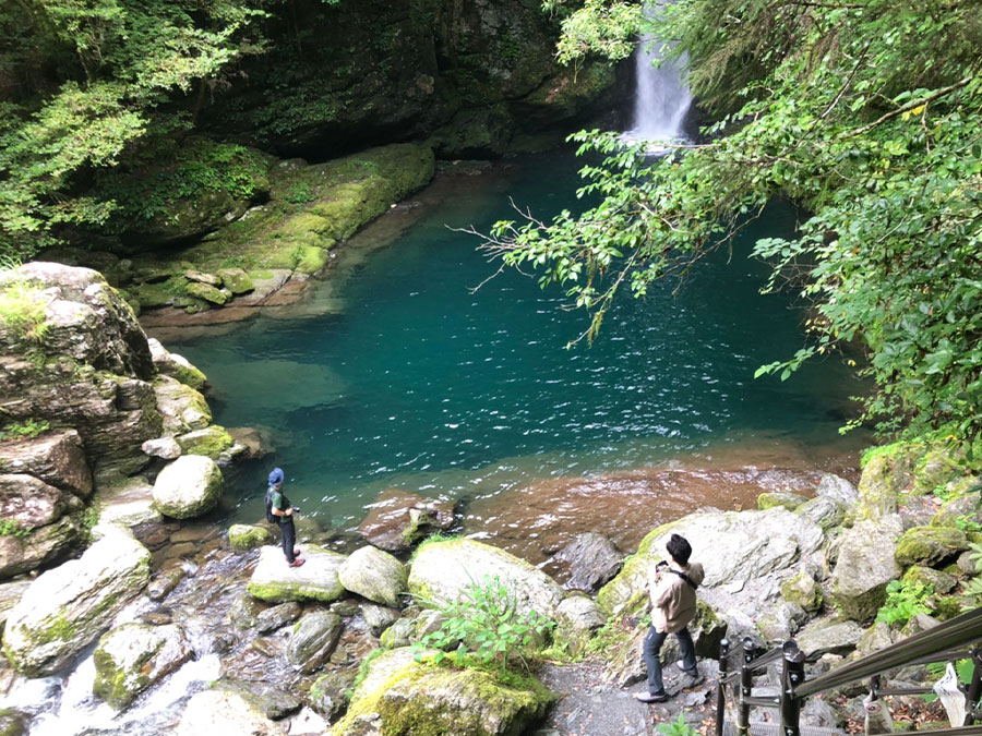 にこ淵周辺の岩場