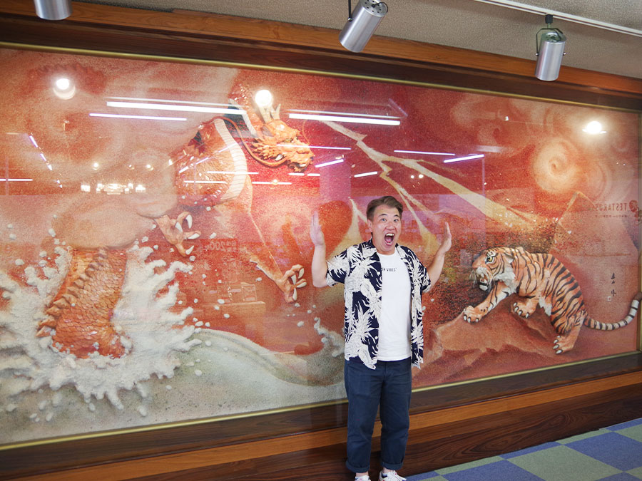 宝石珊瑚資料館「35の杜」の巨大壁画