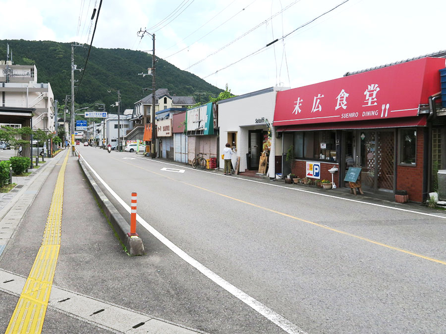 広食堂の外観