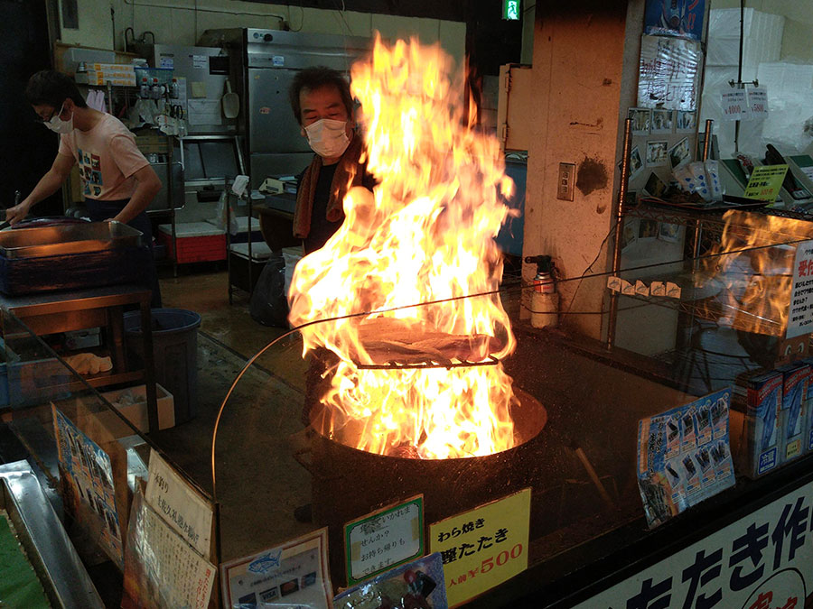 多田水産のかつおのわら焼き