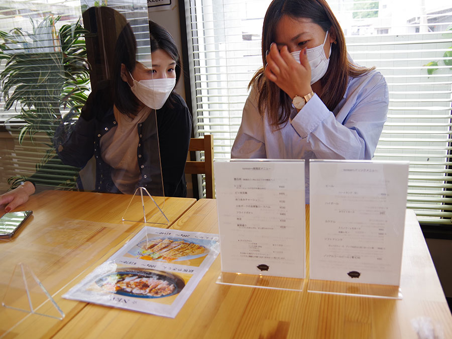 トンテキ専門店トントンの店内