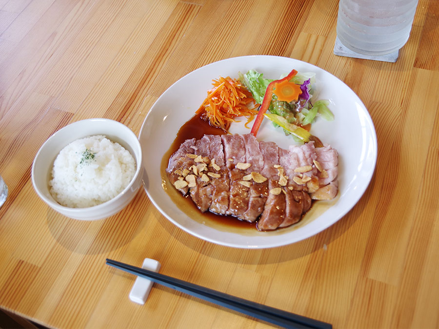 トンテキ200gを醤油ダレで