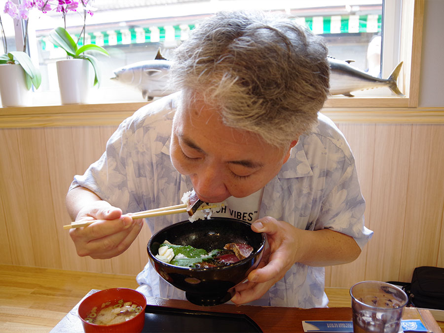 山本鮮魚店のかつおの塩タタキ丼