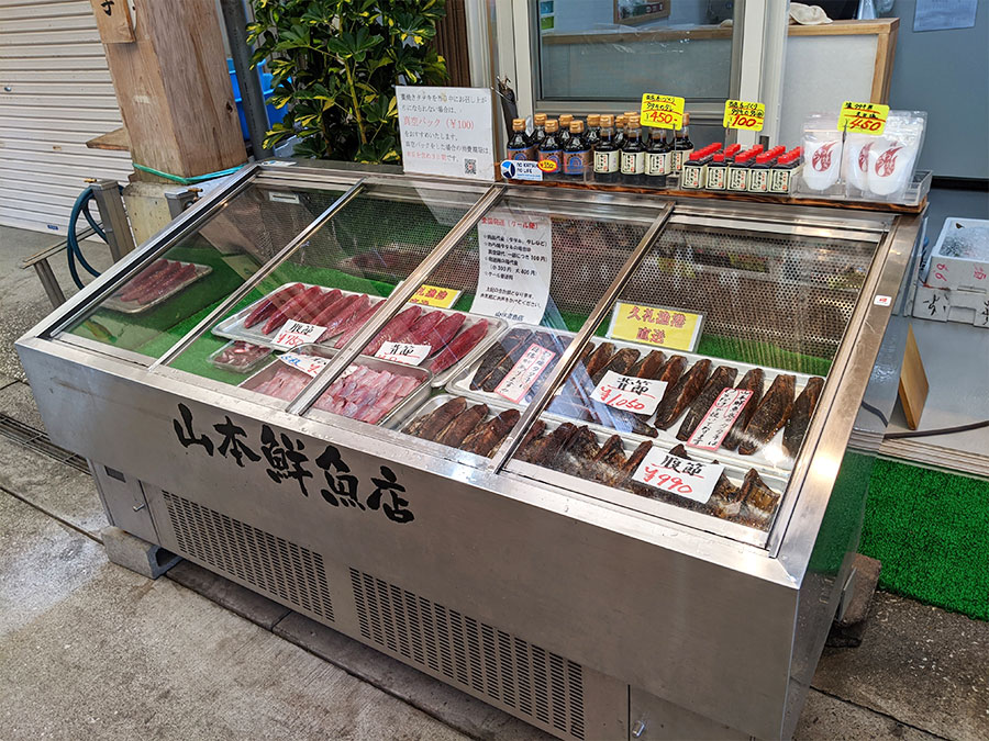 山本鮮魚店の店頭販売