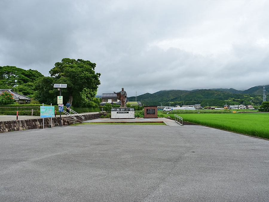 岩崎彌太郎生家・銅像の駐車場