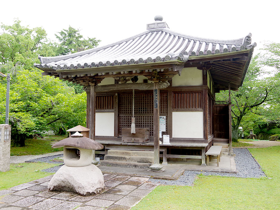 高山寺の灯籠