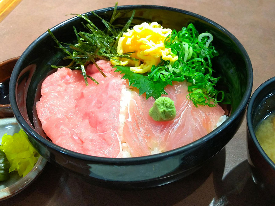 黒潮市場の和食レストラン 荒磯のとろ鮪丼