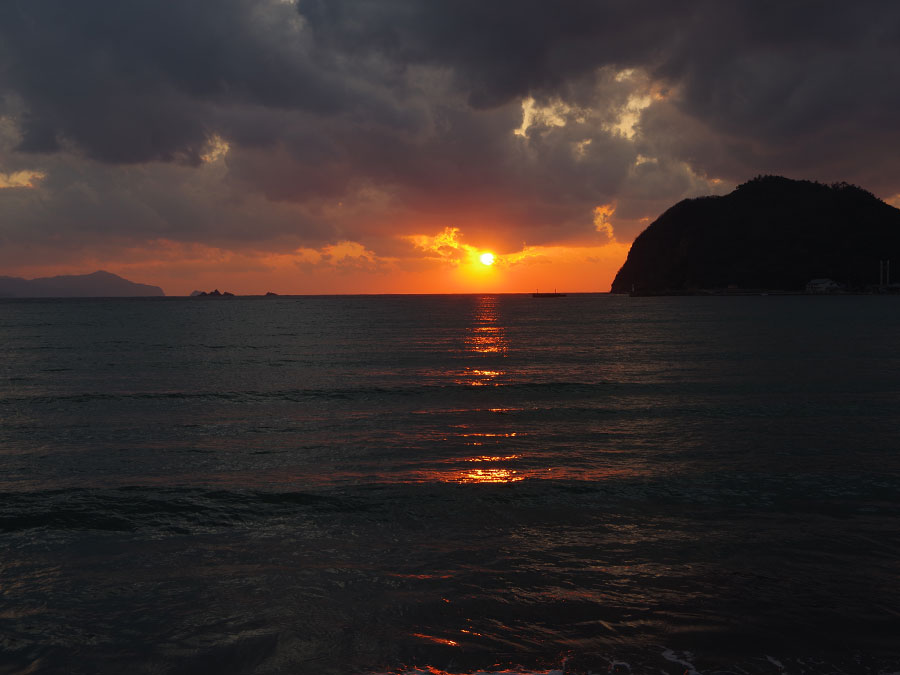 県道316号からの夕陽