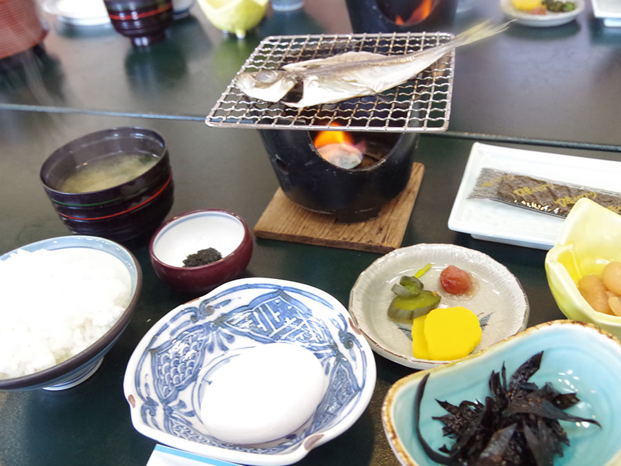 国賀荘の朝食