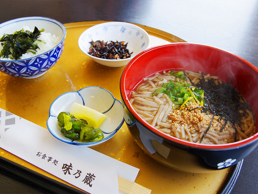 味乃蔵の隠岐そば定食