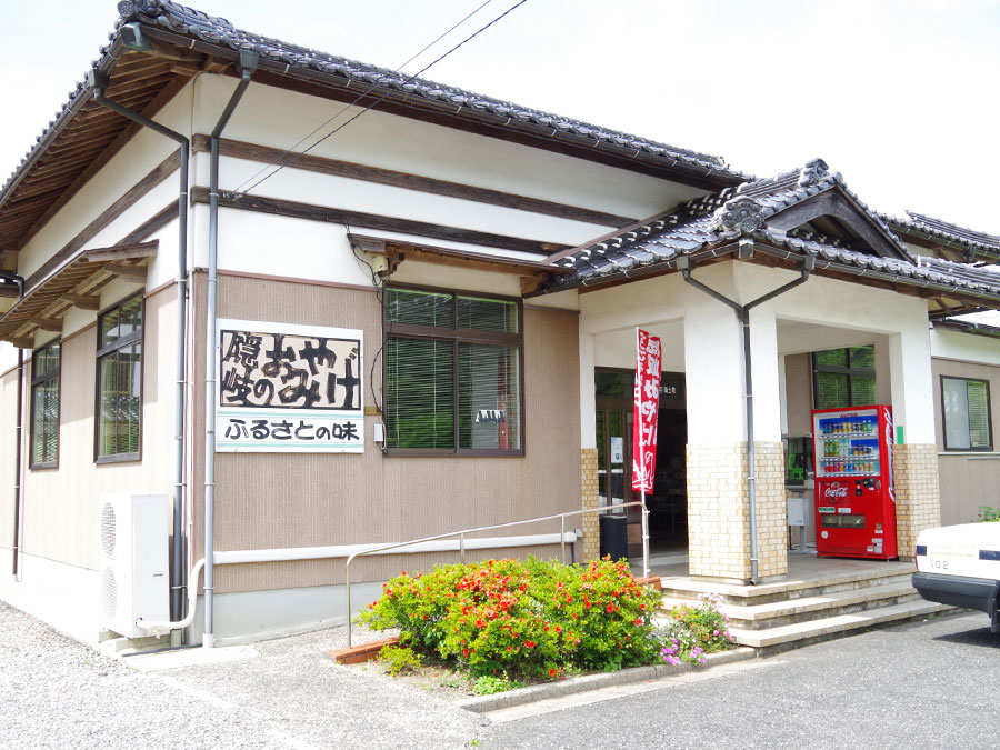 後鳥羽院資料館の隣のお土産屋さん