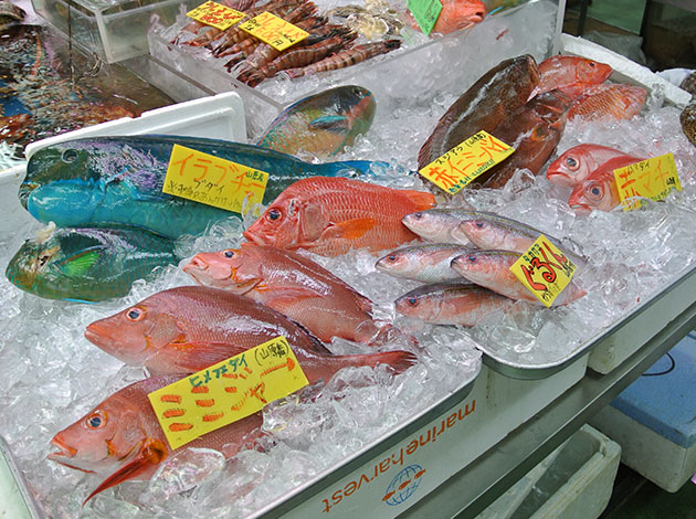牧志公設市場・1階鮮魚コーナー