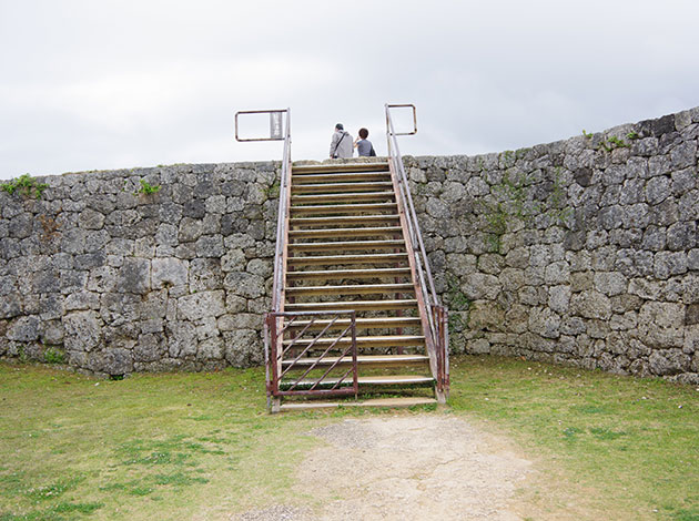 城壁に上るための階段