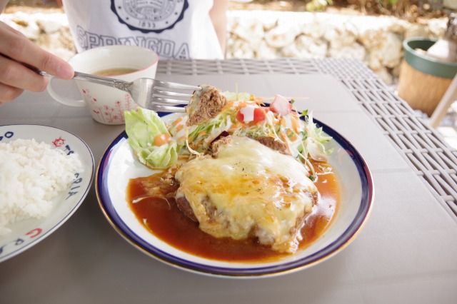 カフェ海岸通りのチーズハンバーグ